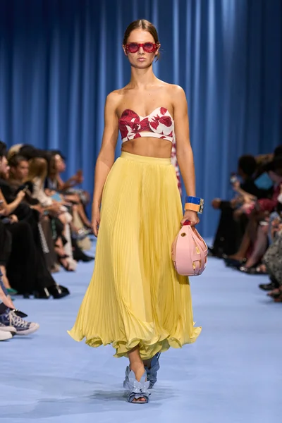 Look 24